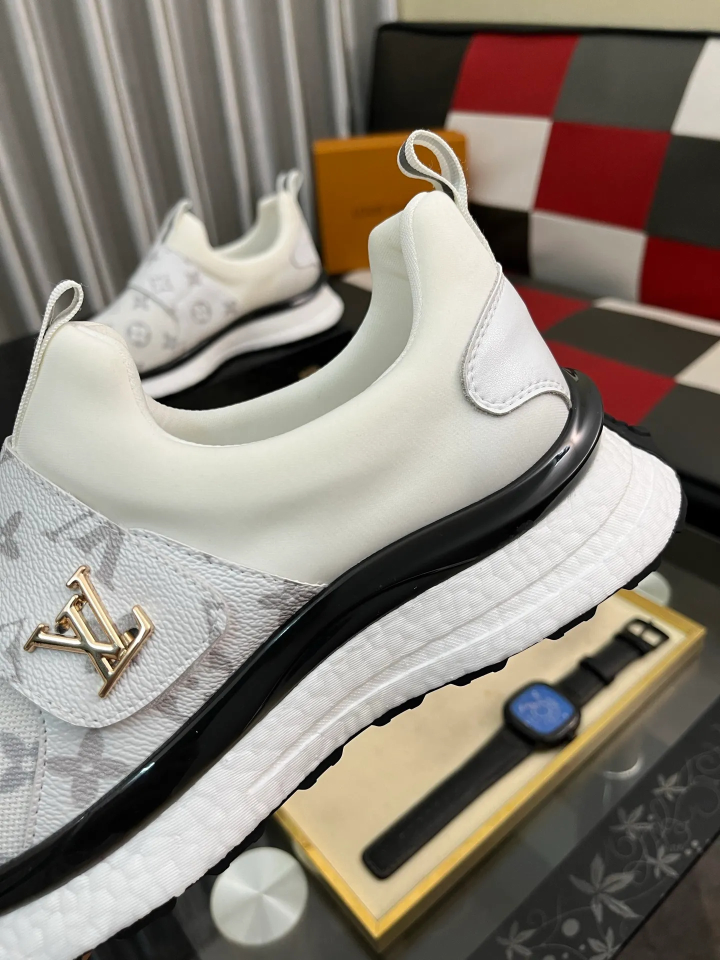 Men's shoes💰458⌚️⌚️"LOUI* VUITTO*" latest popular men's casual shoes ✔️This model is made of original breathable fly woven fabric, super shiny in real life⚡️ Fashionable and versatile, the toe last shape is firm and full, the soles are made from LV original mold and can be put in and out at will. It is light and comfortable for the foot~Purely handmade, details determine the quality! Size:38-442️⃣Colors available